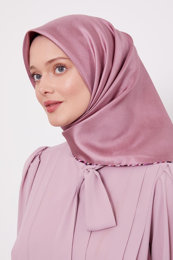 LevidorPembe Benekli Twill İpek Eşarp