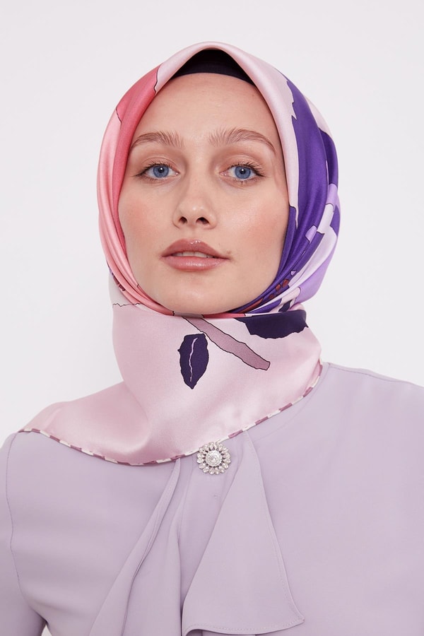 LevidorPembe Çizim Çiçek Desen Twill İpek Eşarp