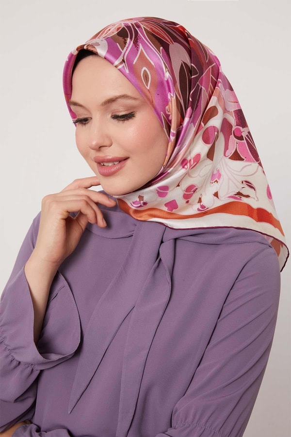 LevidorPembe Karışık Çiçek Desen Twill İpek Eşarp