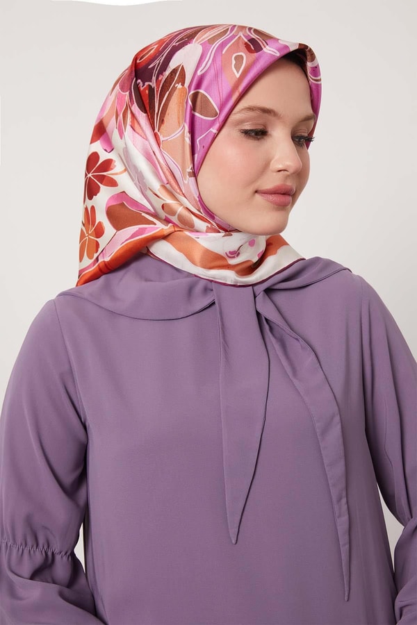 LevidorPembe Karışık Çiçek Desen Twill İpek Eşarp