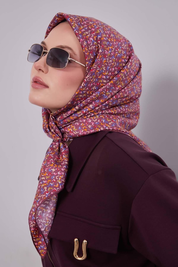 LevidorPembe Mini Yazı Detay Twill İpek Eşarp