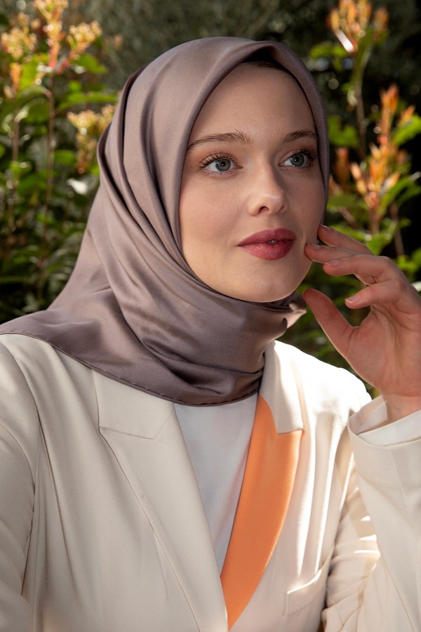 LevidorPudra Çift Taraflı Twill İpek Eşarp