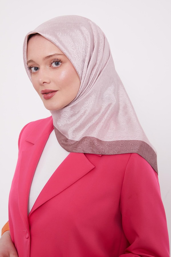 LevidorPudra Halka Desen Monogram Eşarp