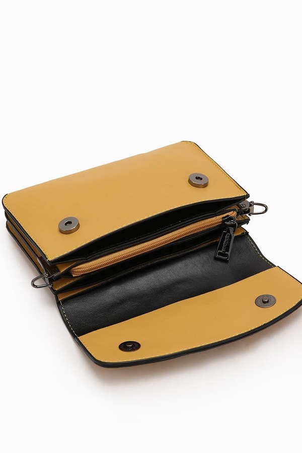 LevidorSafran Metal Logolu Omuz Çantası