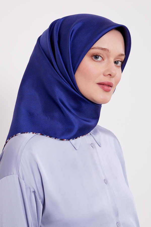 LevidorSaks Benekli Twill İpek Eşarp