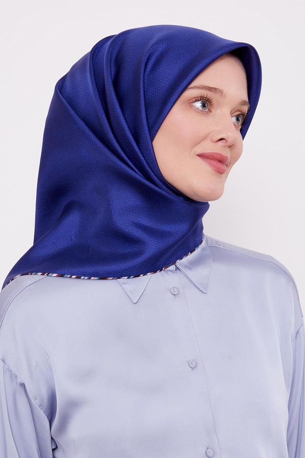 LevidorSaks Benekli Twill İpek Eşarp