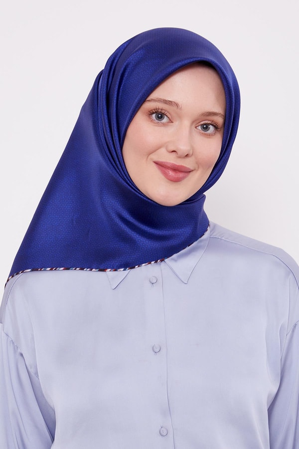 LevidorSaks Benekli Twill İpek Eşarp