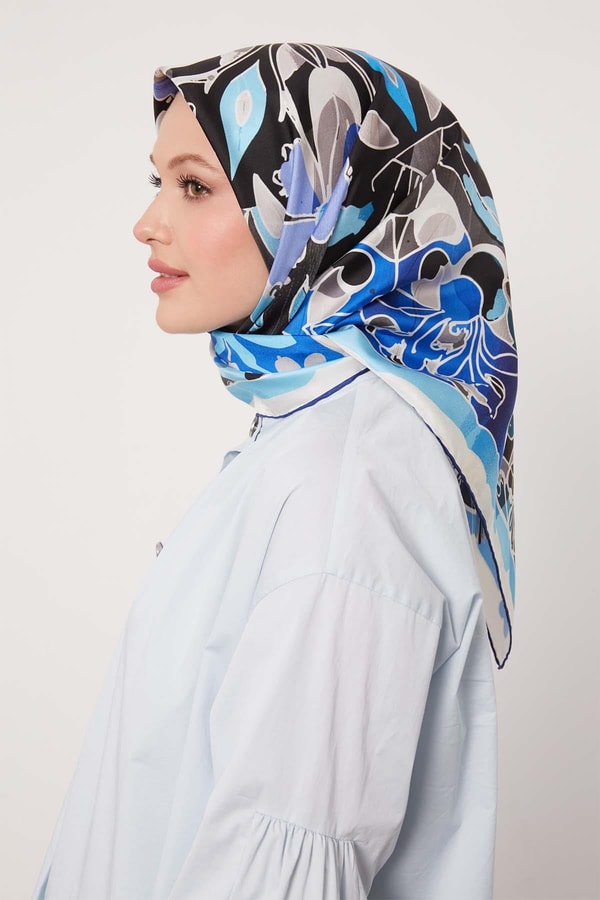 LevidorSaks Karışık Çiçek Desen Twill İpek Eşarp