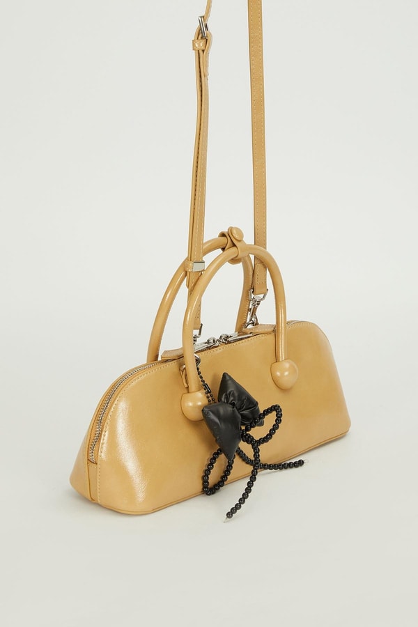 LevidorSarı Charm Detaylı Baget Çanta