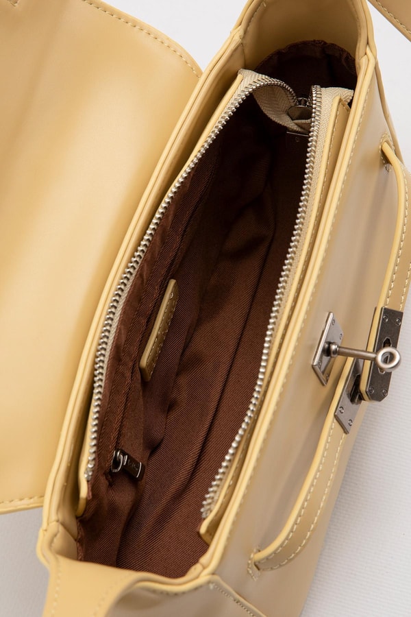 LevidorSarı Kalp Aksesuar Detaylı Omuz Çantası