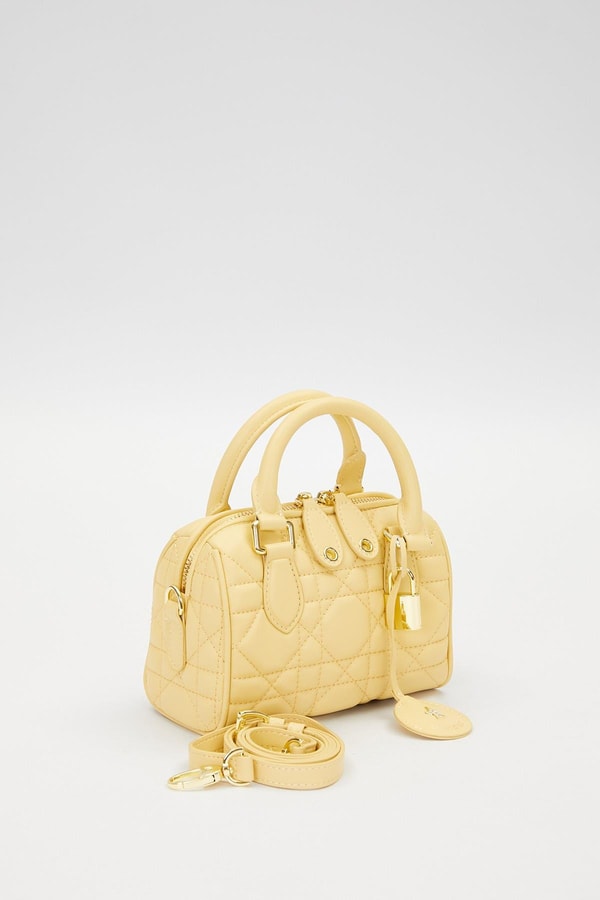 LevidorSarı Kilit Aksesuar Detaylı El Çantası