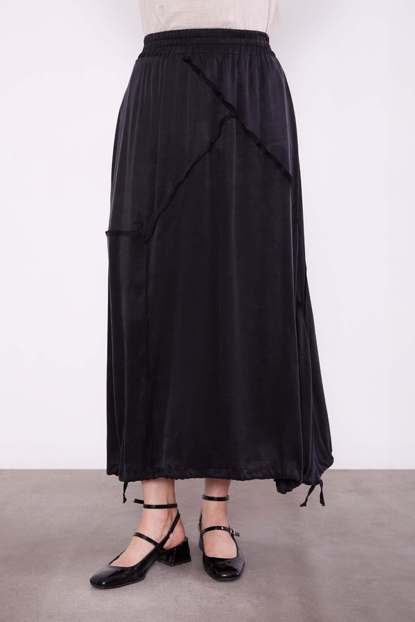 LevidorSiyah Asimetrik Fırfır Detaylı Cupra Etek Takım