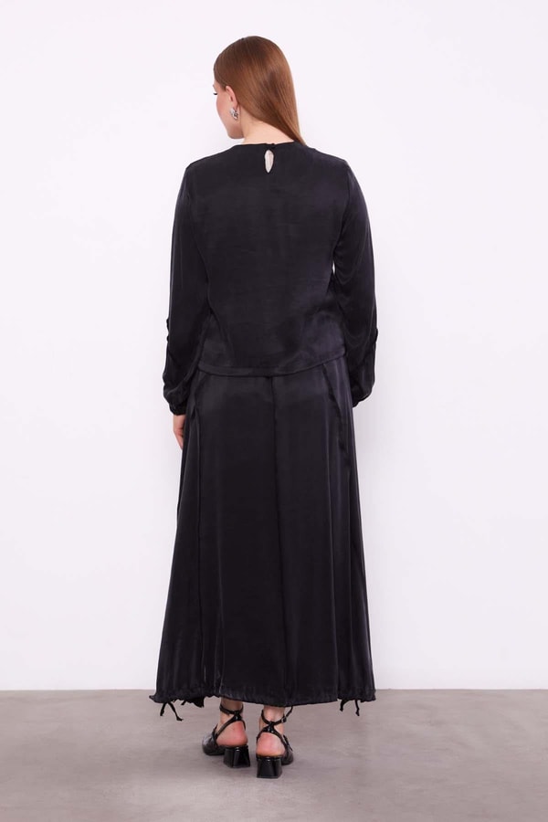 LevidorSiyah Asimetrik Fırfır Detaylı Cupra Etek Takım