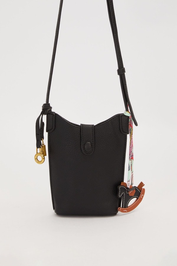 LevidorSiyah Atlı Charm Detaylı Omuz Çantası