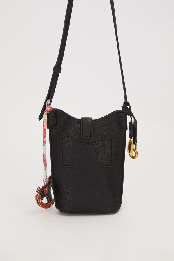 LevidorSiyah Atlı Charm Detaylı Omuz Çantası