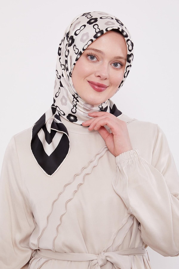 LevidorSiyah-Bej Papatya Desen Twill İpek Eşarp