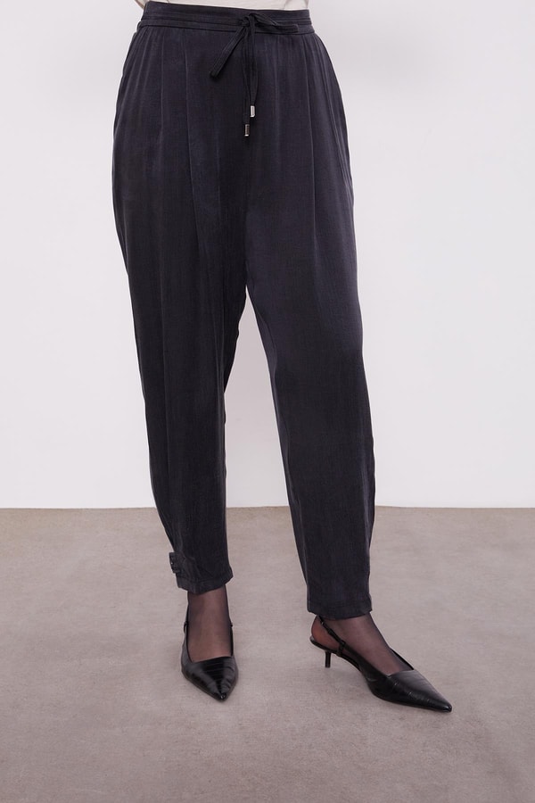 LevidorSiyah Bel Bağlama Detaylı Parlak Gürünümlü İkili Takım