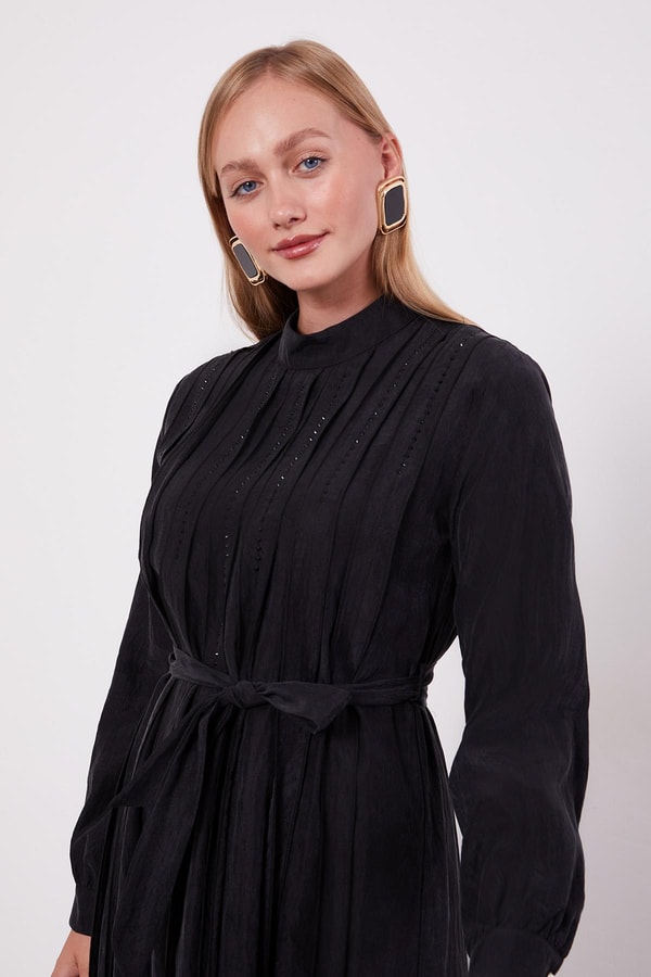 LevidorSiyah Bel Bağlamalı Pile Detaylı Cupra Elbise