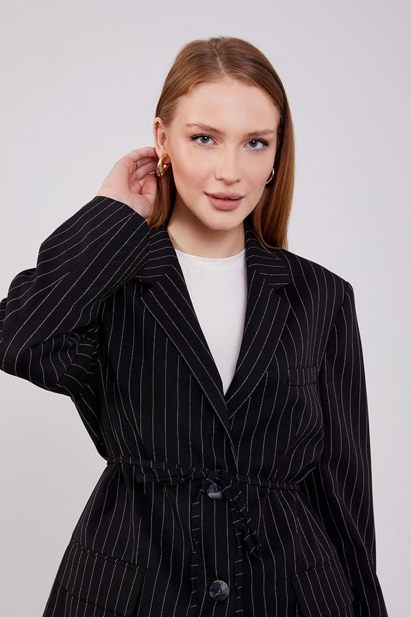 LevidorSiyah Belden Bağlamalı Çizgili Pantolonlu Takım