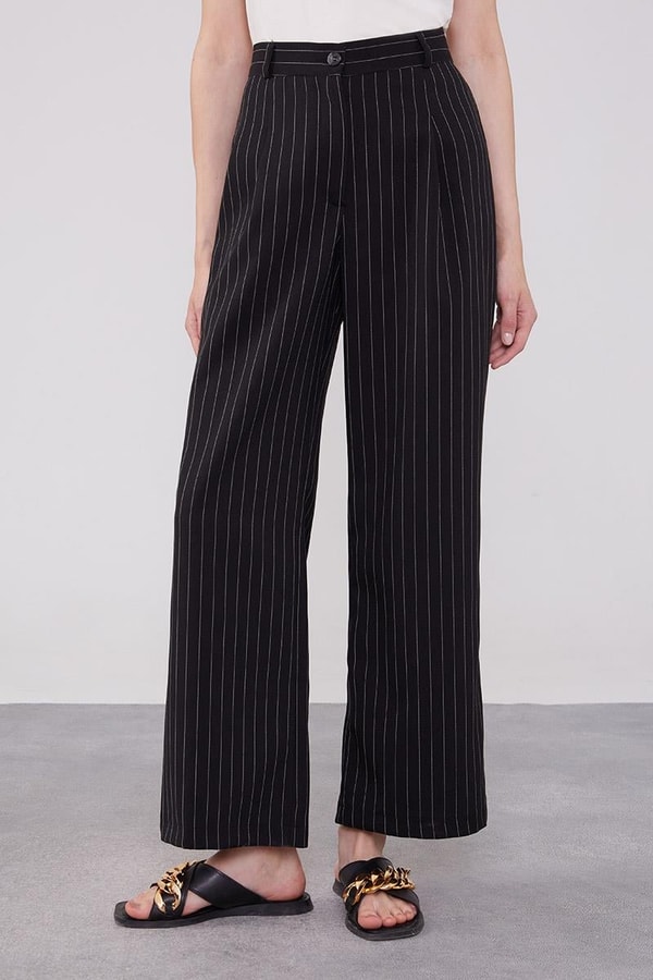 LevidorSiyah Belden Bağlamalı Çizgili Pantolonlu Takım