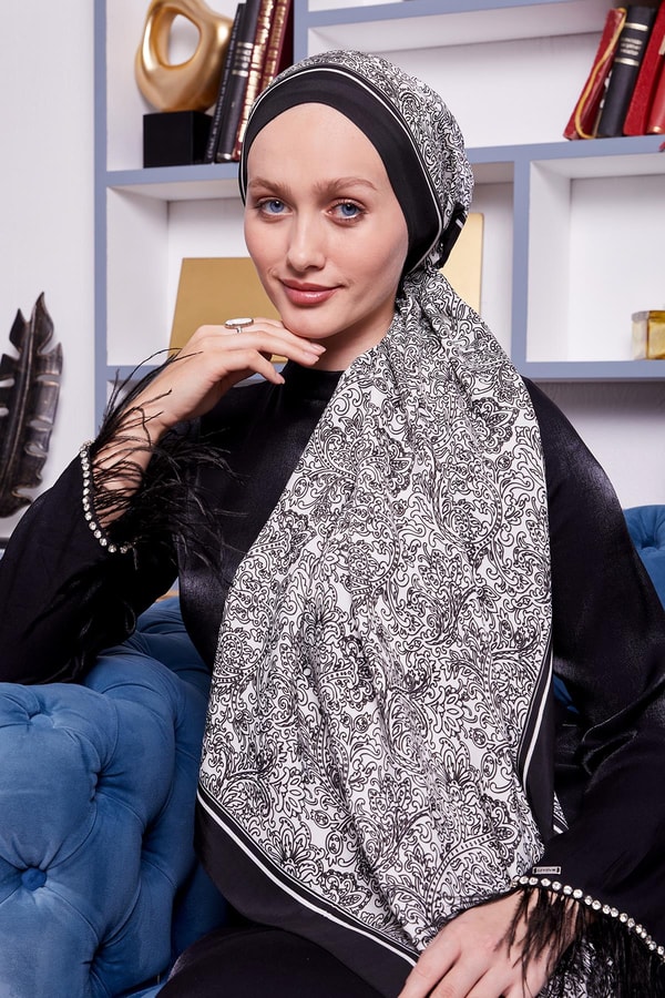 LevidorSiyah-Beyaz Çini Desen Royal Şal