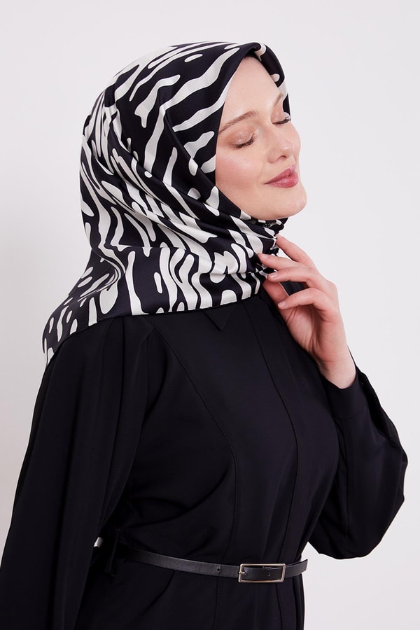 LevidorSiyah-Beyaz Dalmaçya Desen Twill İpek Eşarp