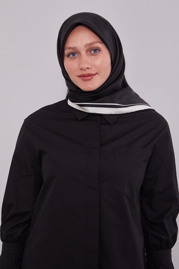 LevidorSiyah-Beyaz Kenar Şeritli Monogram İpek Eşarp
