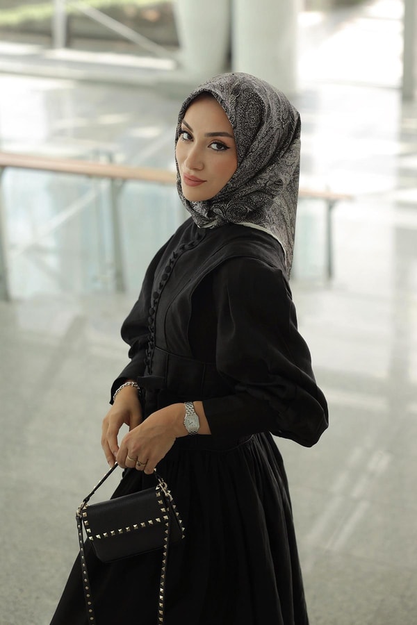 LevidorSiyah-Beyaz Soyut Etnik Desen Twill İpek Eşarp