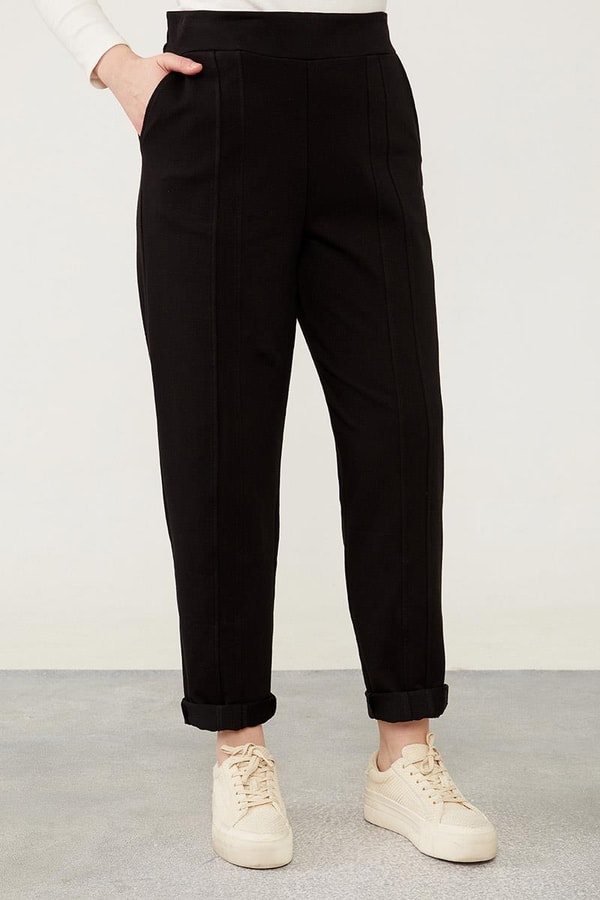 LevidorSiyah Bisiklet Yaka Asimetrik Kesim Spor Takım