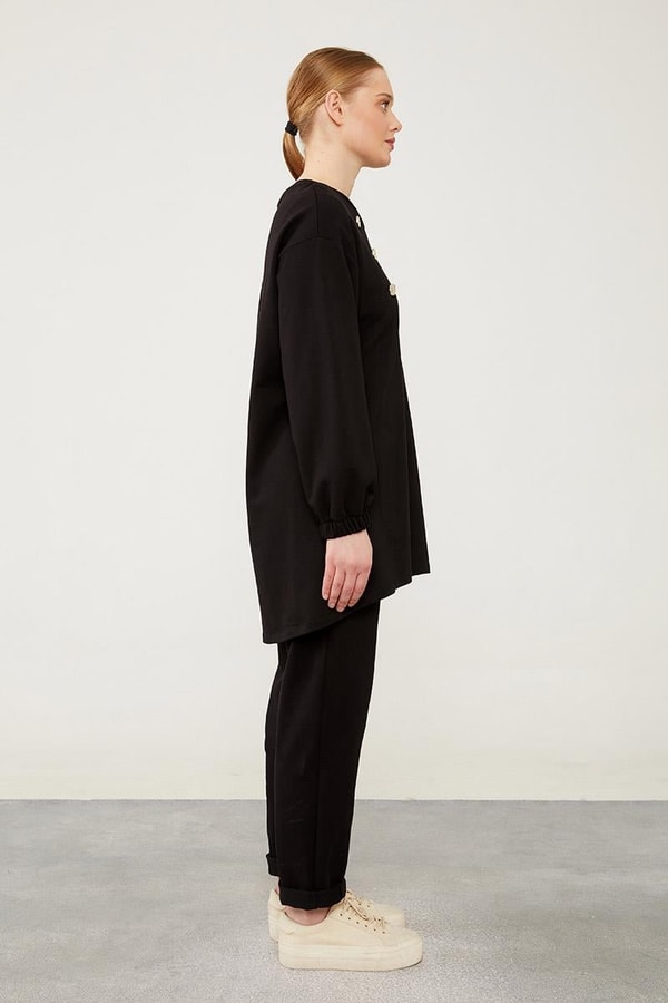 LevidorSiyah Bisiklet Yaka Asimetrik Kesim Spor Takım