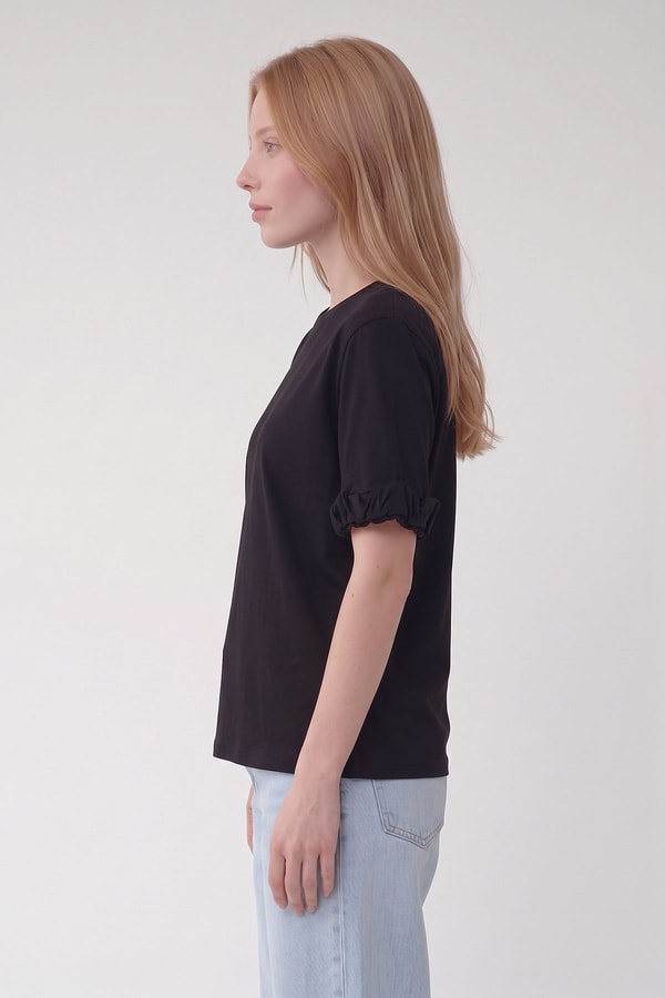 LevidorSiyah Bisiklet Yaka Kol Detaylı T-shirt