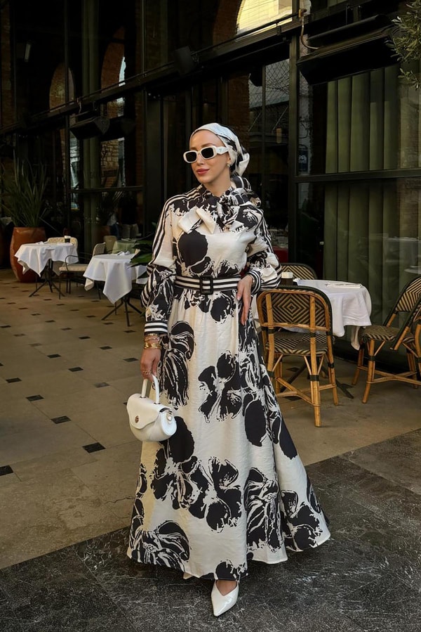 LevidorSiyah Büyük Çiçek Desenli Elbise