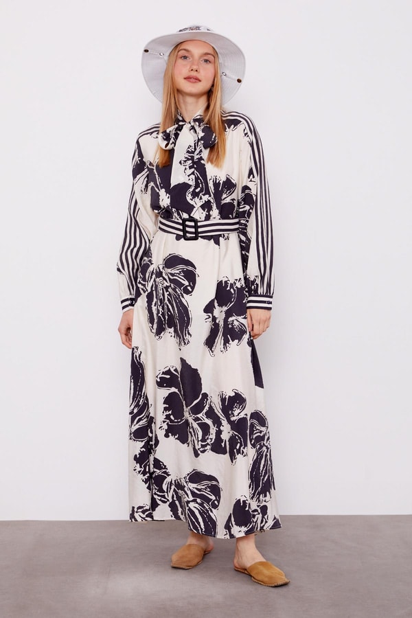 LevidorSiyah Büyük Çiçek Desenli Elbise