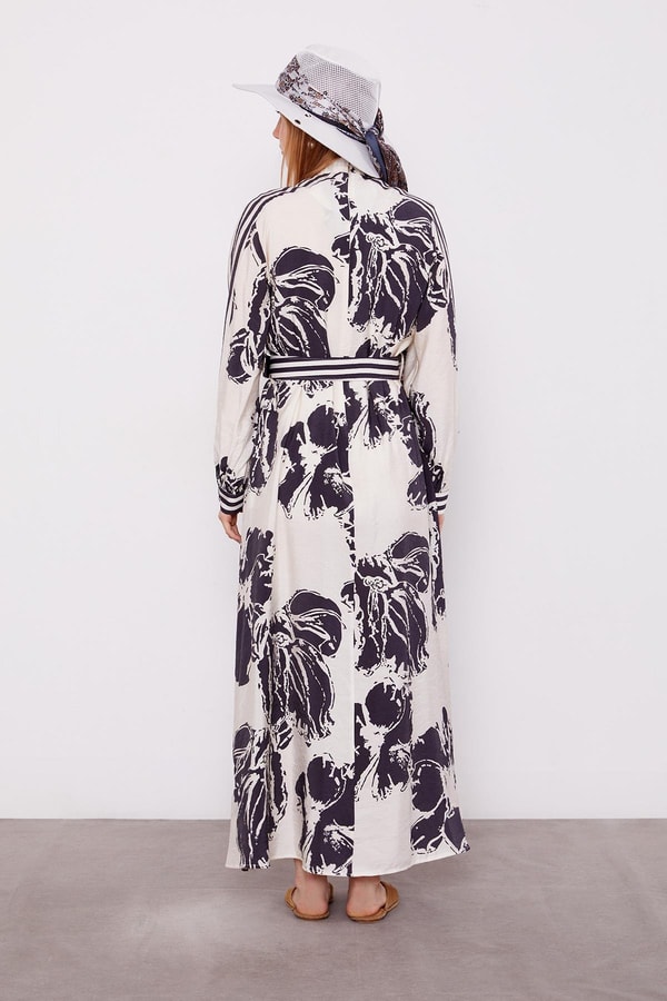 LevidorSiyah Büyük Çiçek Desenli Elbise