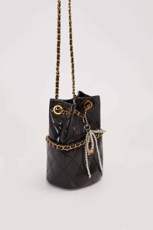 LevidorSiyah Büzgü Kapamalı Zincir Askılı Omuz Çantası