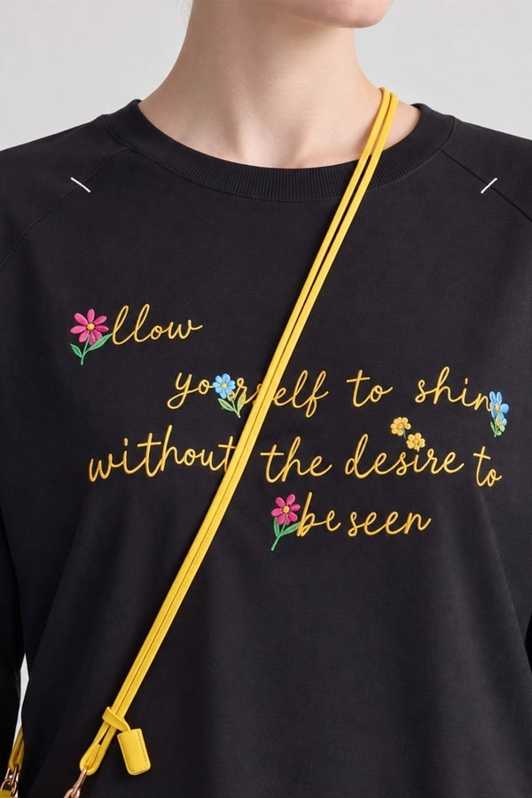 LevidorSiyah Çantalı Çiçek Baskılı Sweatshirt