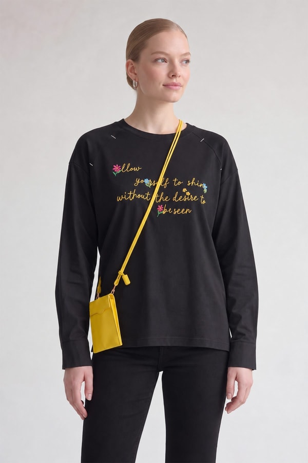 LevidorSiyah Çantalı Çiçek Baskılı Sweatshirt