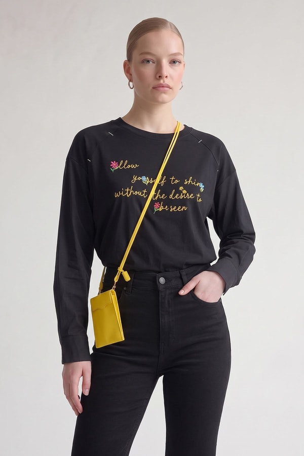 LevidorSiyah Çantalı Çiçek Baskılı Sweatshirt