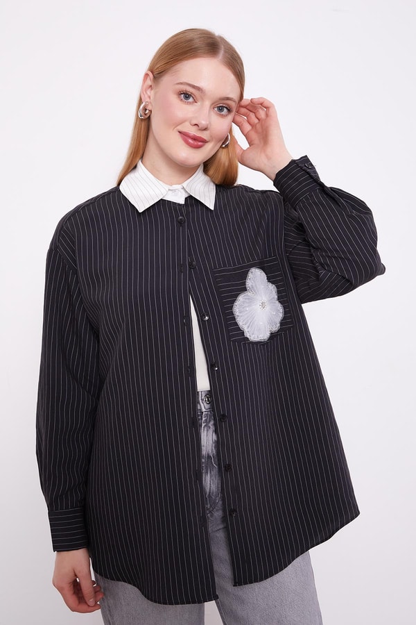 LevidorSiyah Cebi Çiçek İşleme Detaylı Gömlek