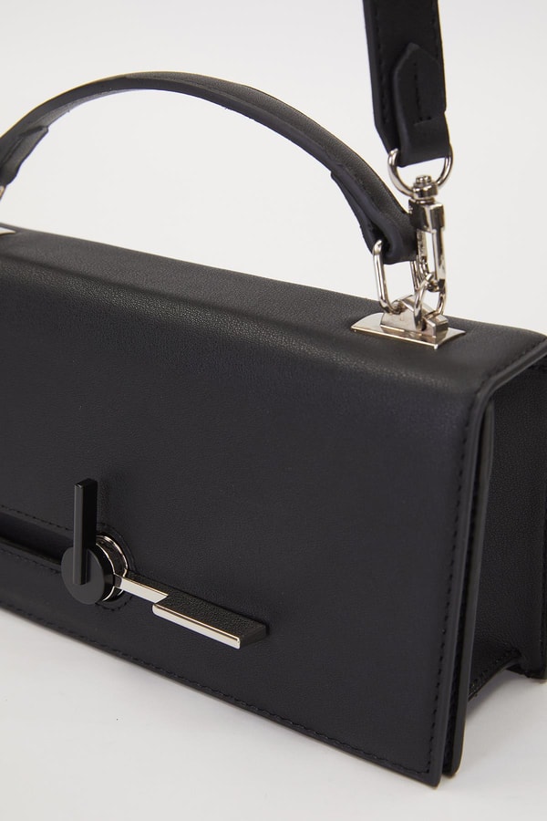 LevidorSiyah Çevirmeli Kilitli Omuz Çantası