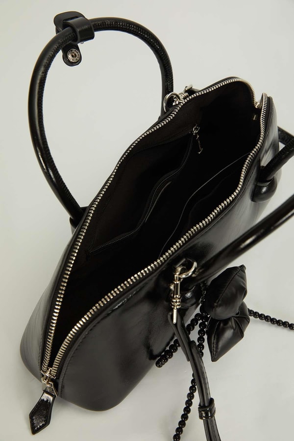 LevidorSiyah Charm Detaylı Baget Çanta