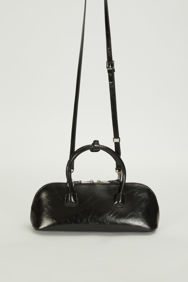 LevidorSiyah Charm Detaylı Baget Çanta