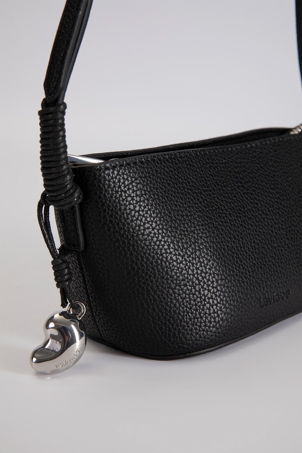 LevidorSiyah Charm Detaylı Deri Çanta