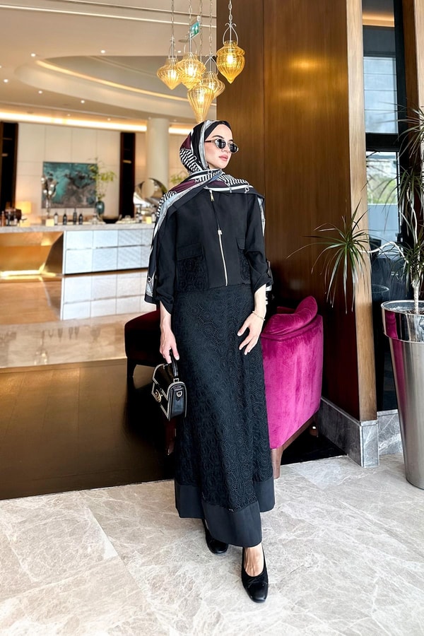 LevidorSiyah Çiçek Dantelli Etek Takım