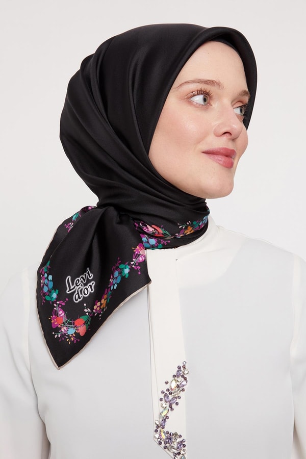LevidorSiyah Cicek Serit Twill İpek Eşarp