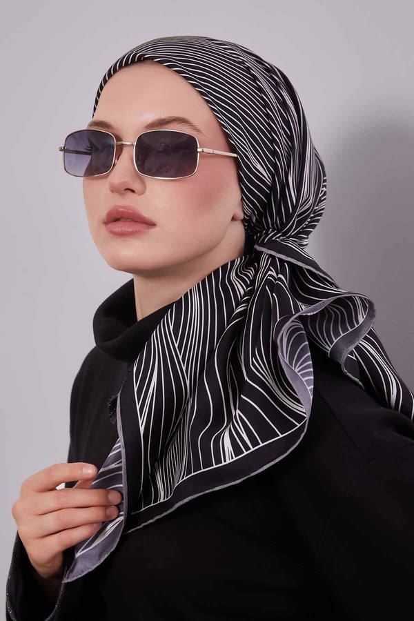 LevidorSiyah Çizgi Desen Twill İpek Eşarp