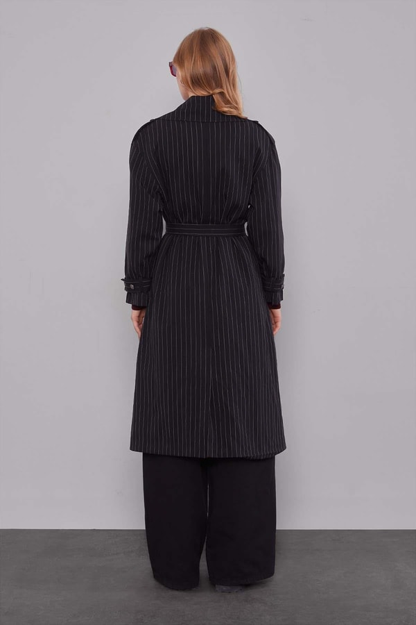 LevidorSiyah Çizgili Desen Kuşak Kapamalı Trençkot