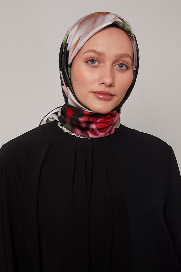 LevidorSiyah Dal Çiçek Desen Twill İpek Eşarp