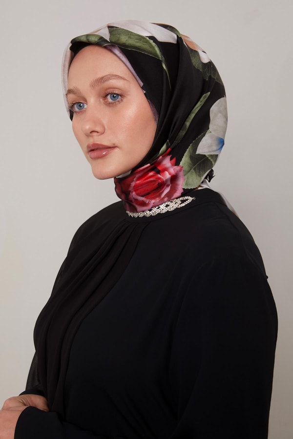 LevidorSiyah Dal Çiçek Desen Twill İpek Eşarp