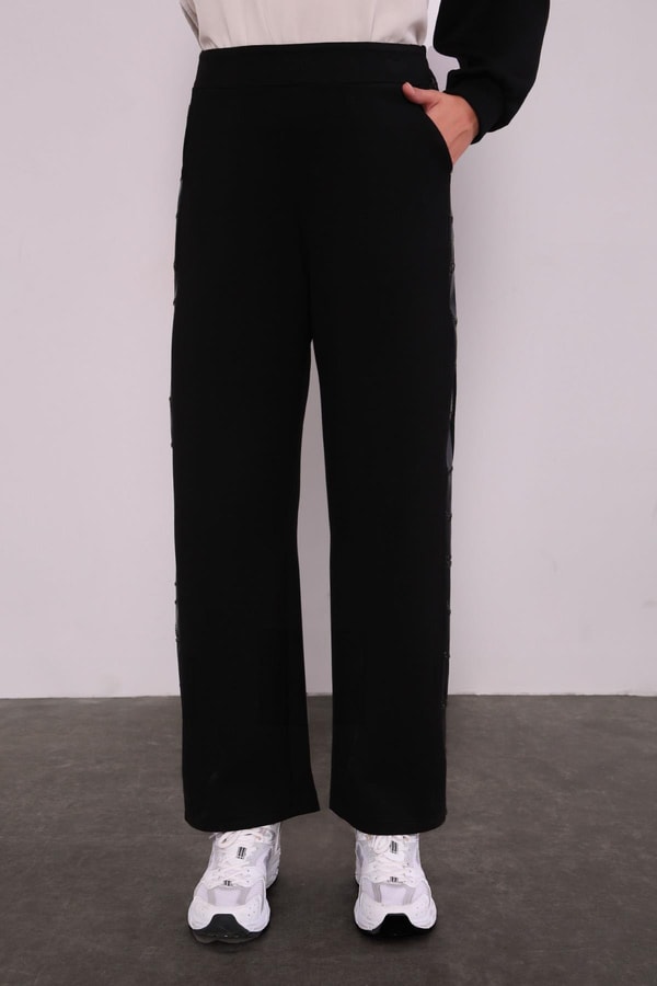 LevidorSiyah Deri Detaylı Spor Takım